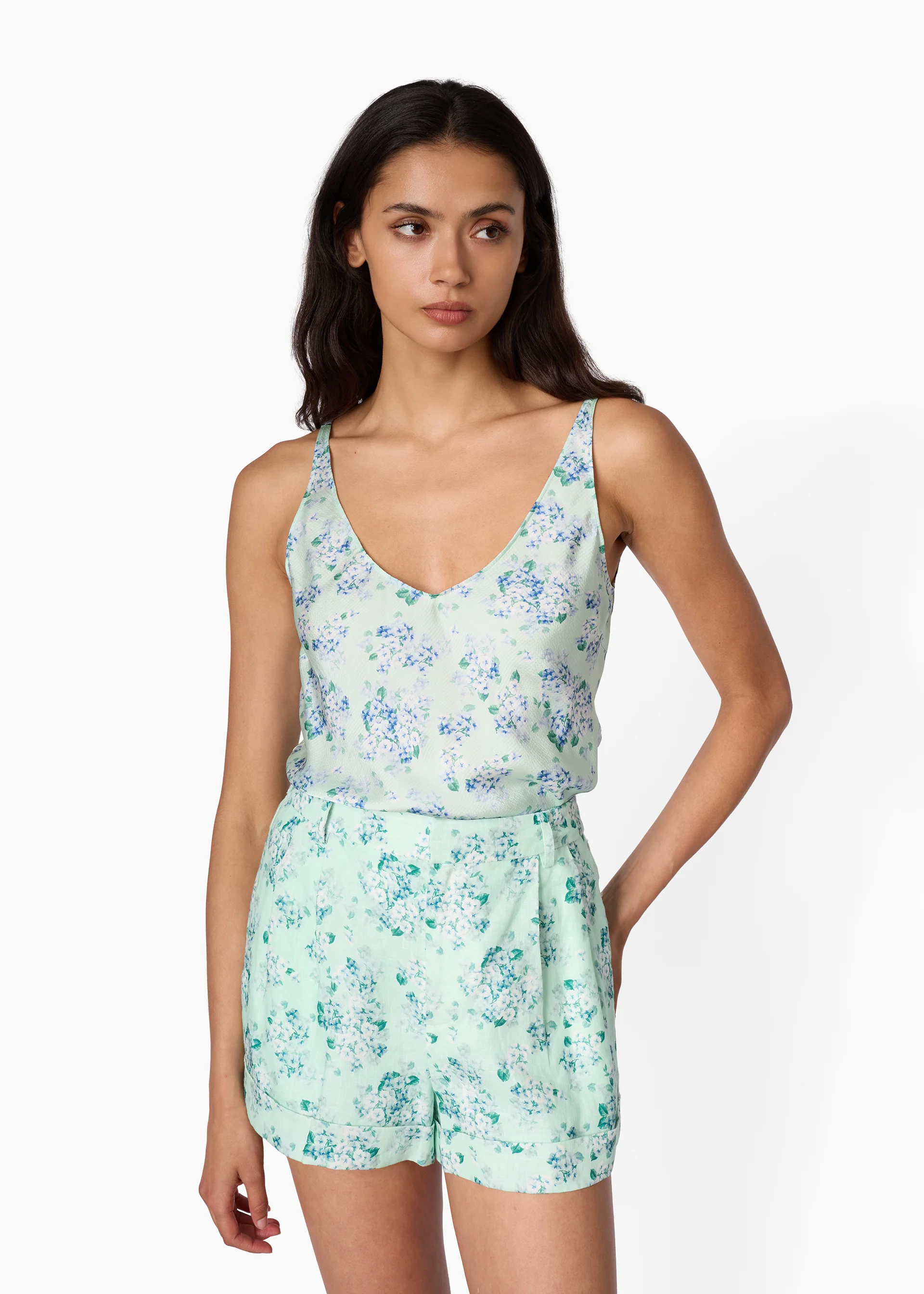 Ravi Linen Short Climbing Hydrangea - Image 2